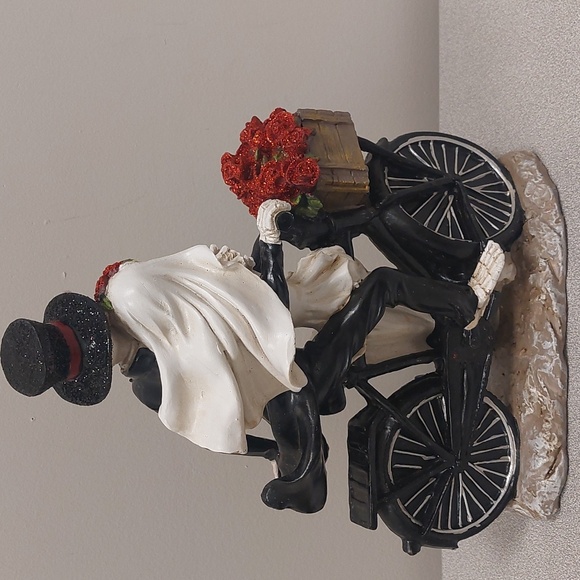 Love Never Dies Newly Wed Skeleton Couple On Bike Goth Romance Decor Figurine - Picture 2 of 16